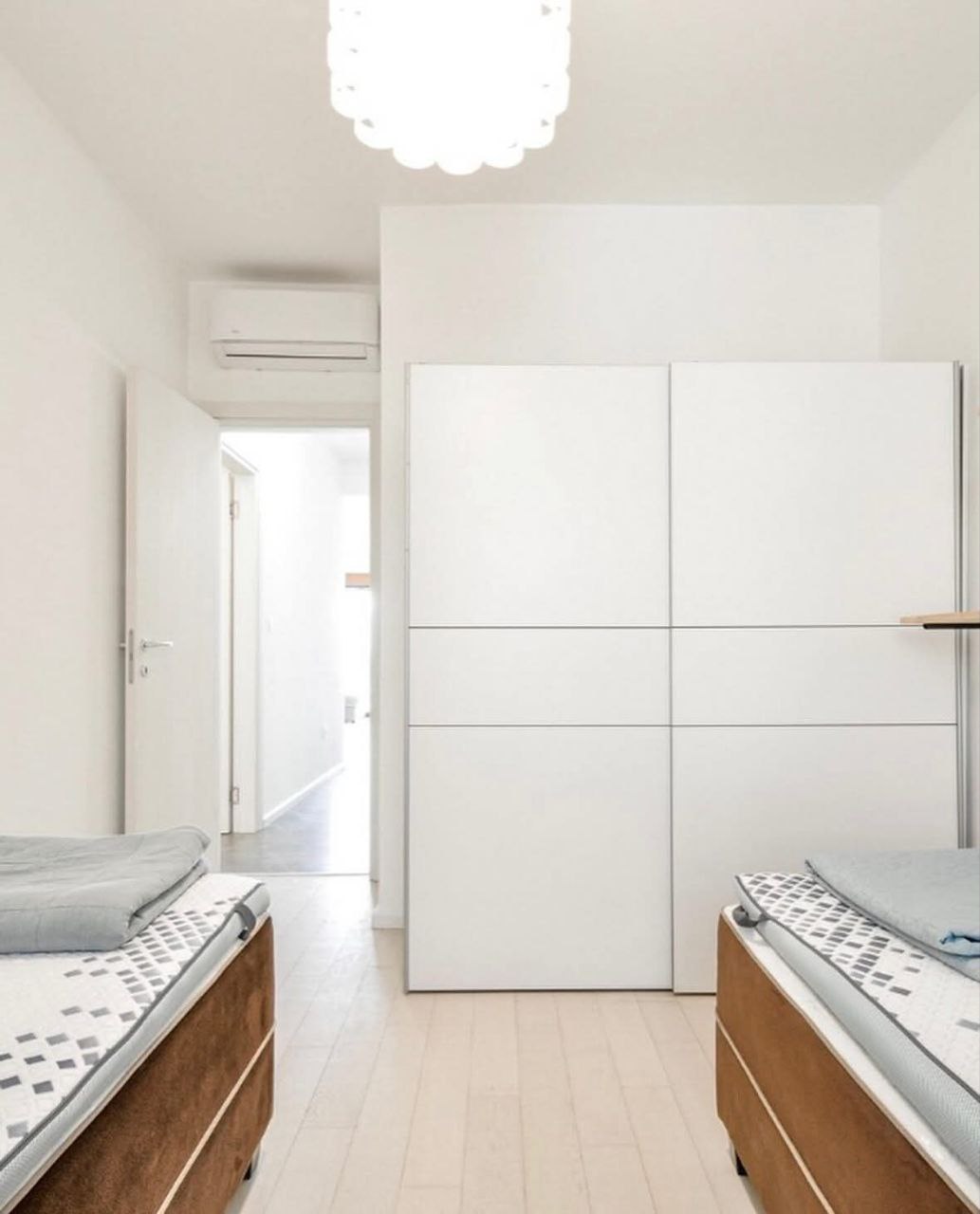 2 Bedroom Apartment near Waikiki Beach 9