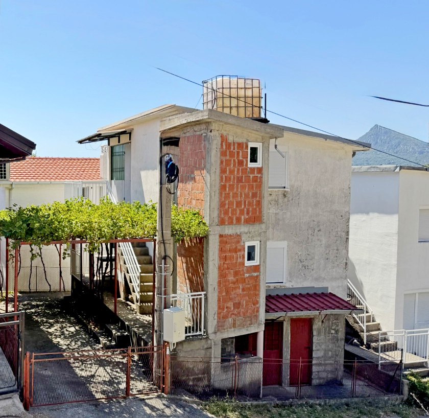 House with Panoramic Mountain View in Sutomore, Bar