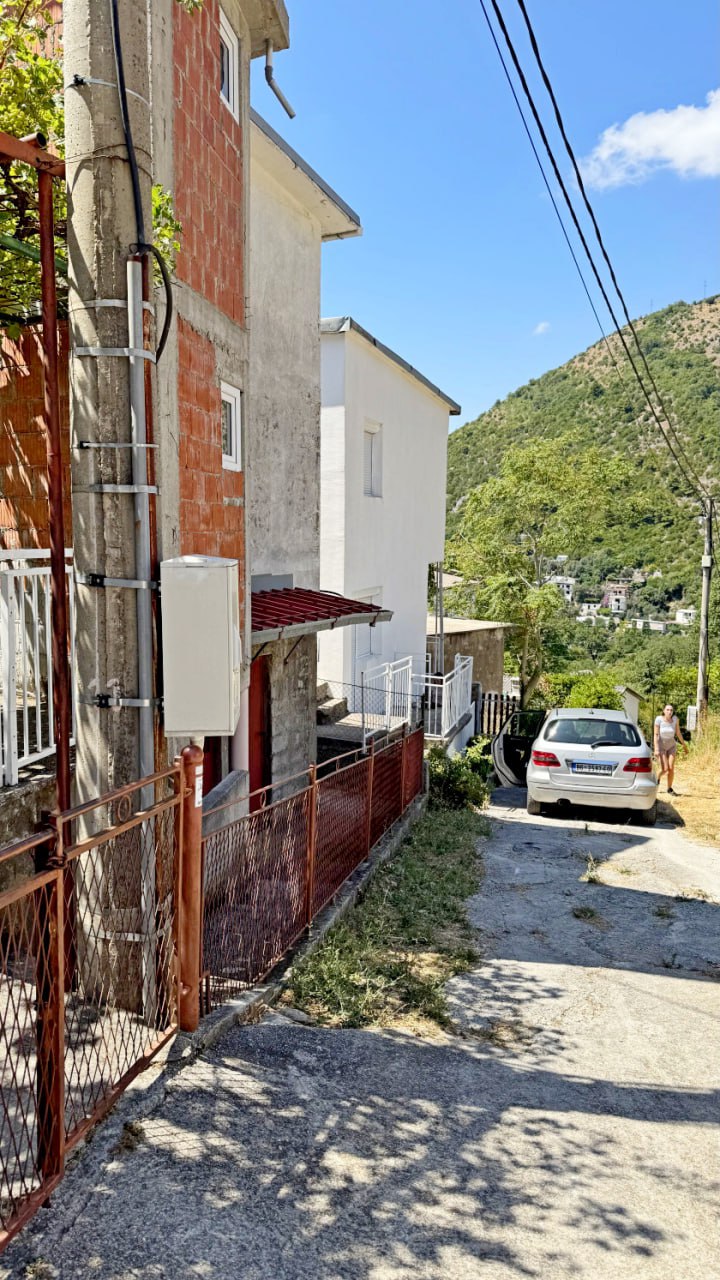 House with Panoramic Mountain View in Sutomore, Bar 3