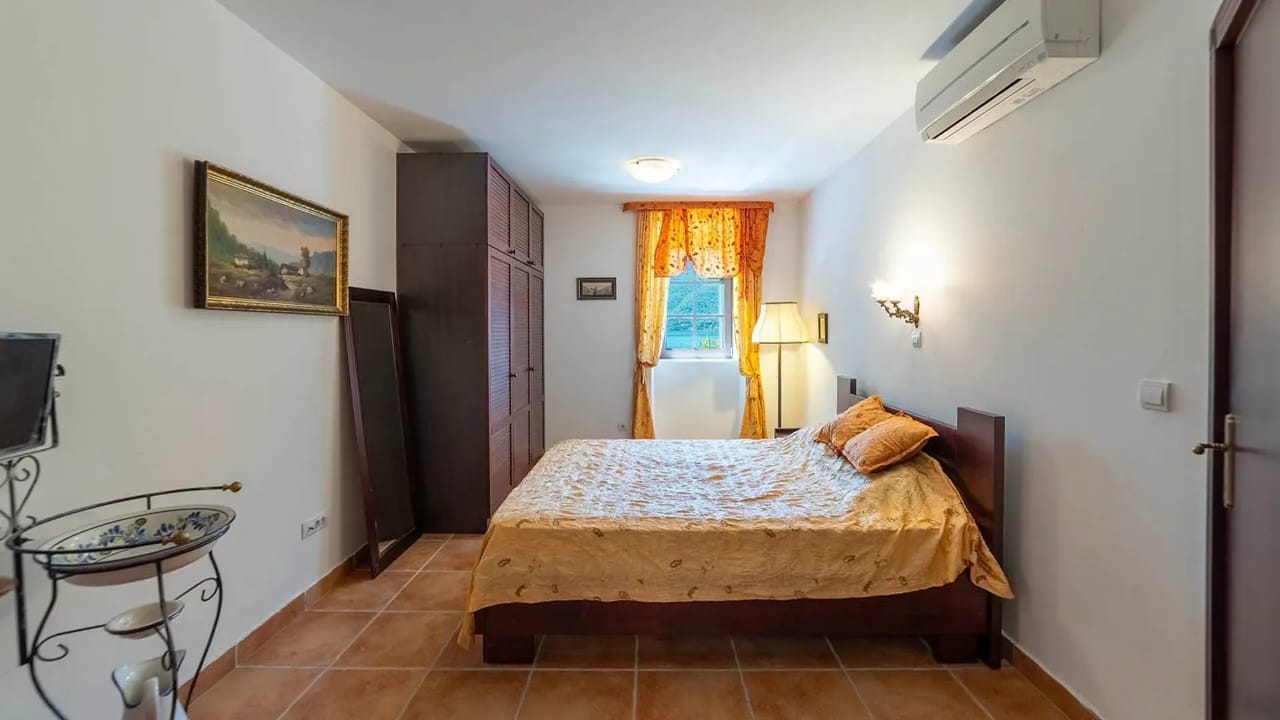 3 Bedroom Furnished Apartment with Terrace 3
