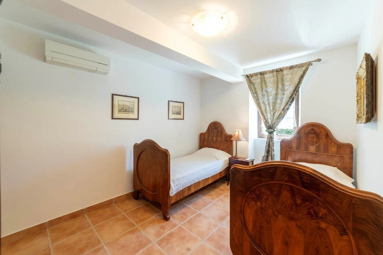 3 Bedroom Furnished Apartment with Terrace 7