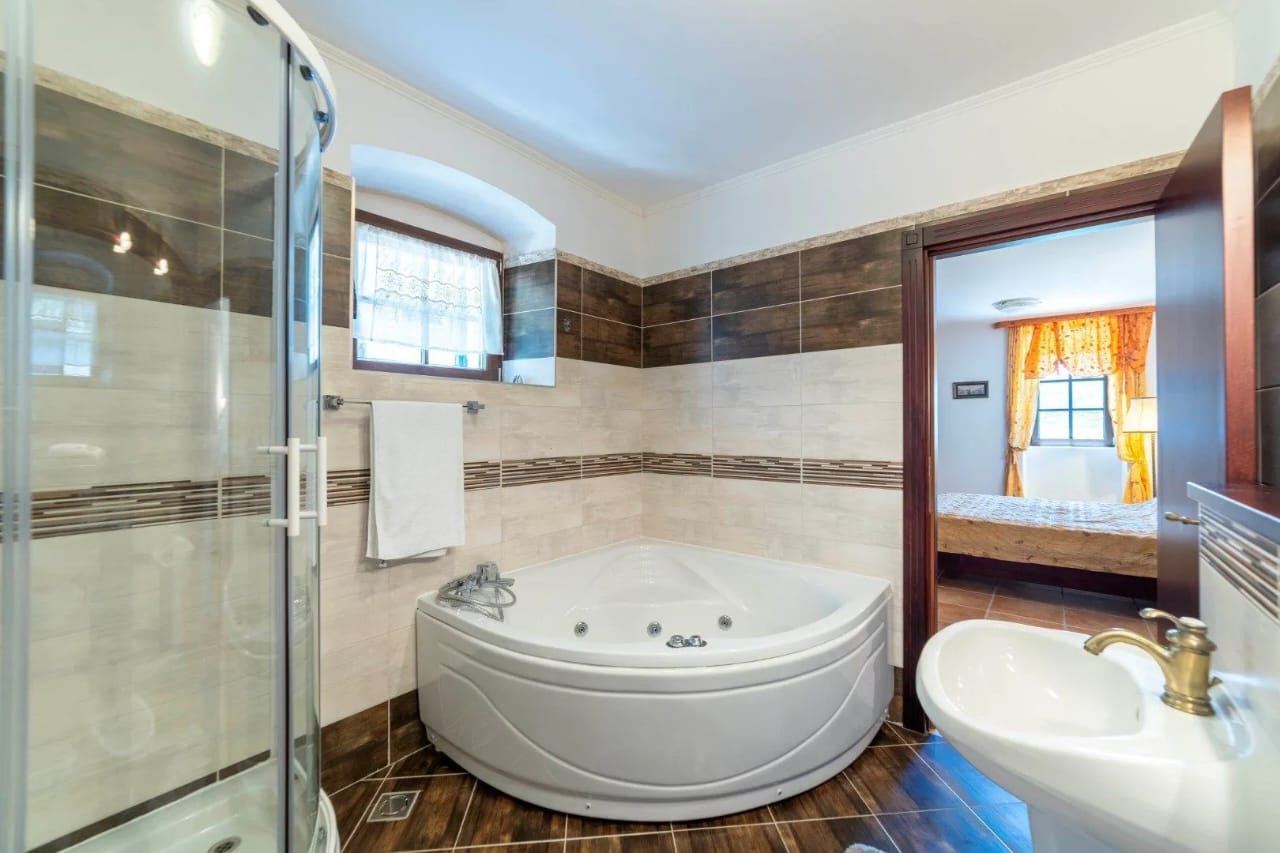3 Bedroom Furnished Apartment with Terrace 8