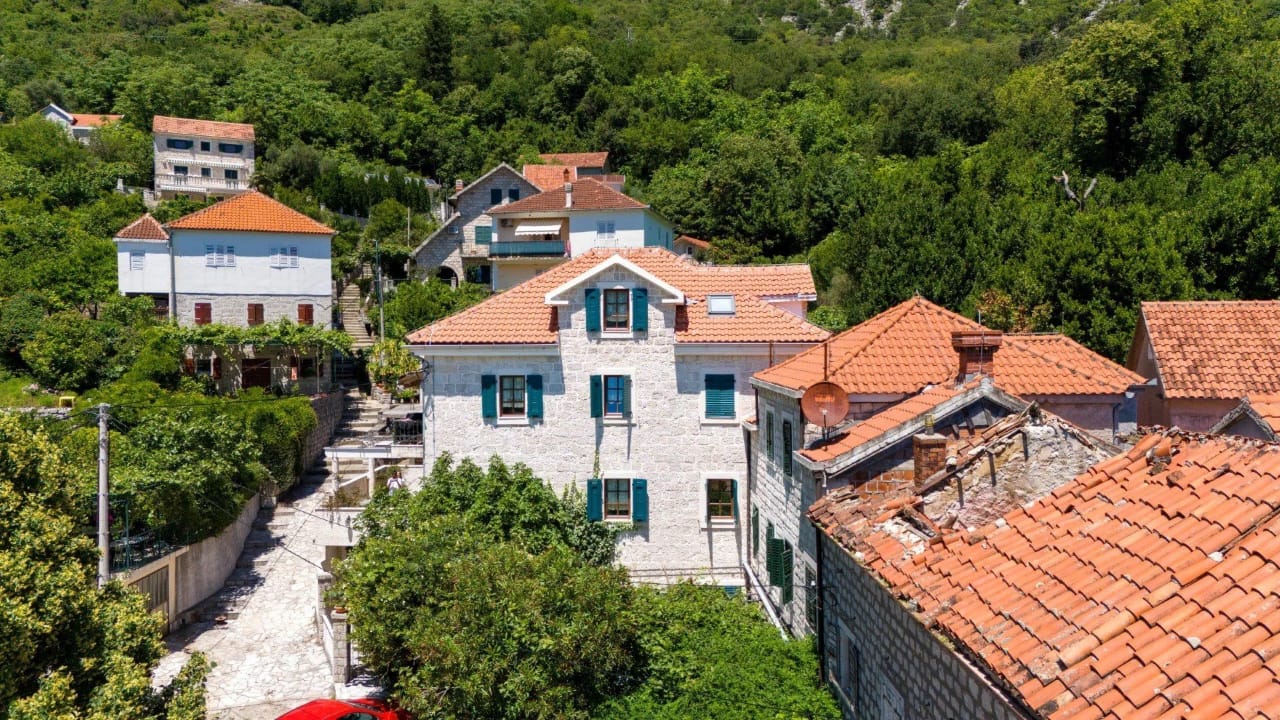 3 Bedroom Furnished Apartment with Terrace 2