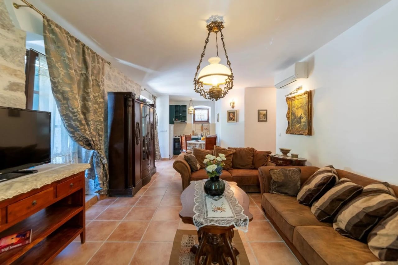 3 Bedroom Furnished Apartment with Terrace 9