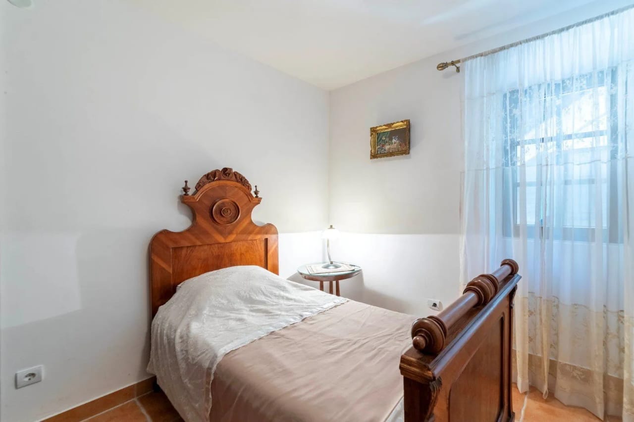 3 Bedroom Furnished Apartment with Terrace 10