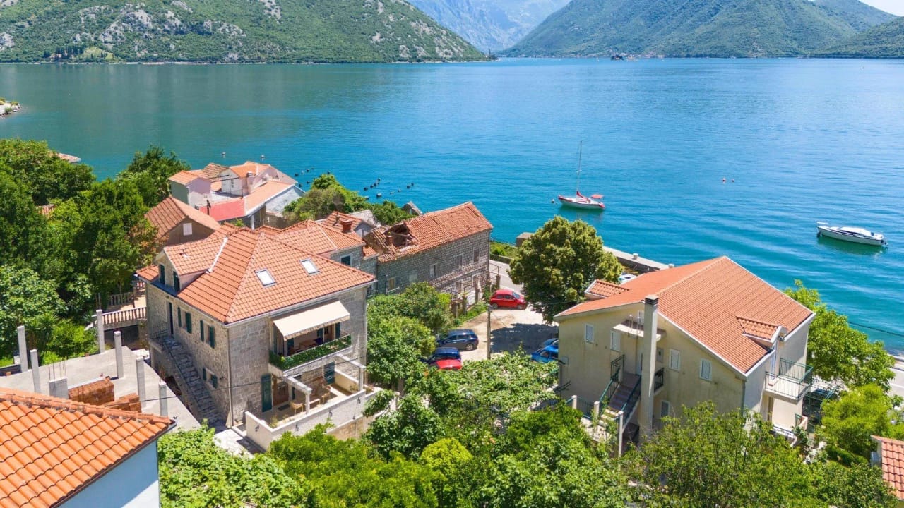 3 Bedroom Furnished Apartment with Terrace