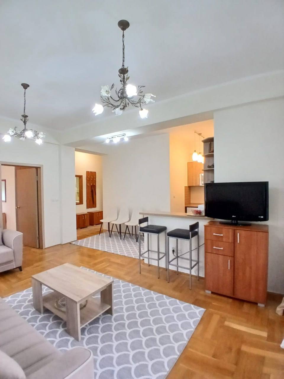 Apartment with Pool Access in Lazici, Budva 3