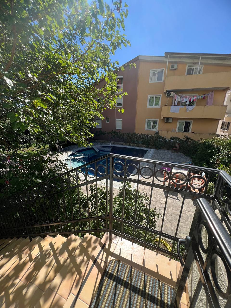 Apartment with Pool Access in Lazici, Budva 8