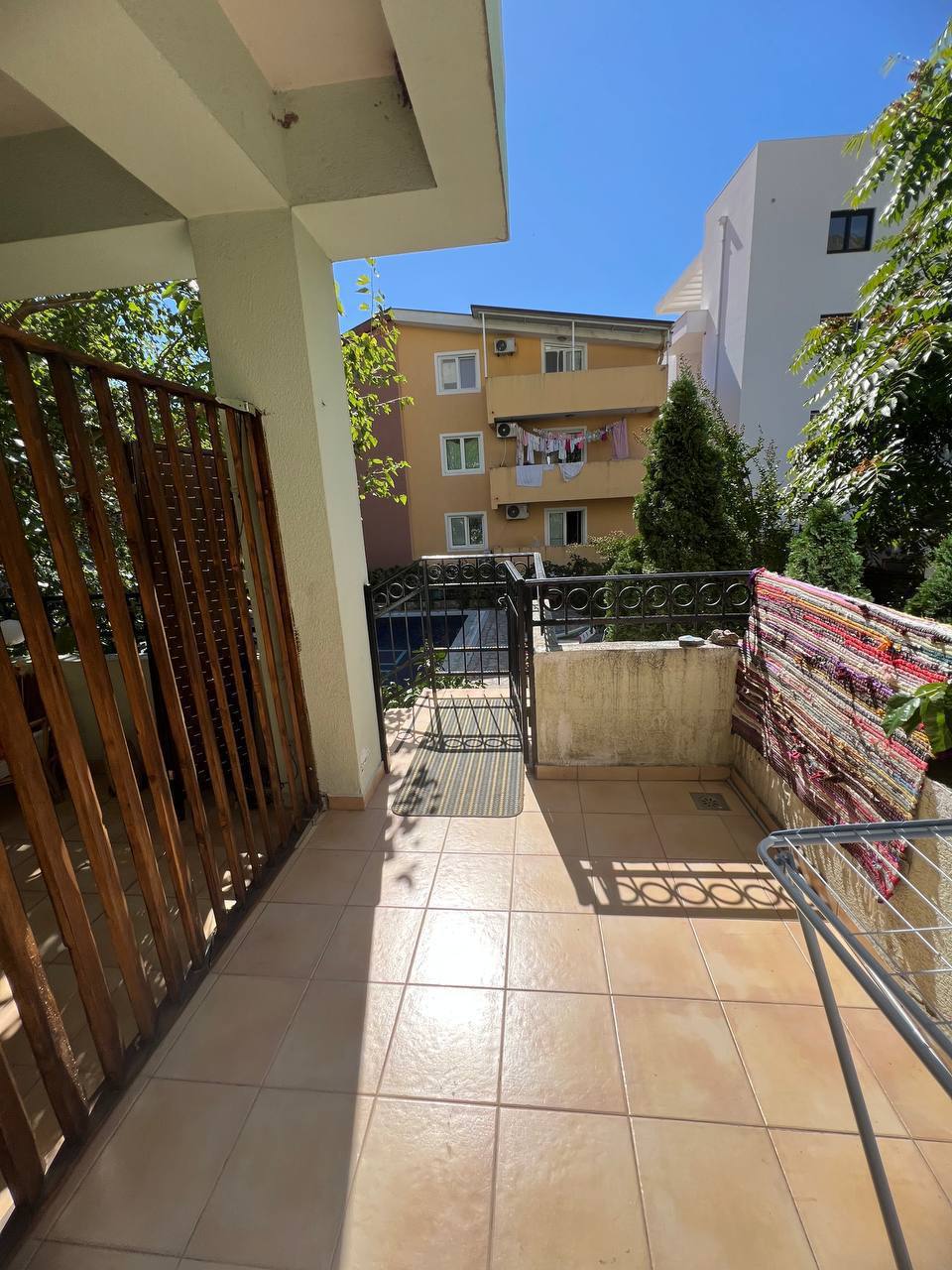 Apartment with Pool Access in Lazici, Budva 9