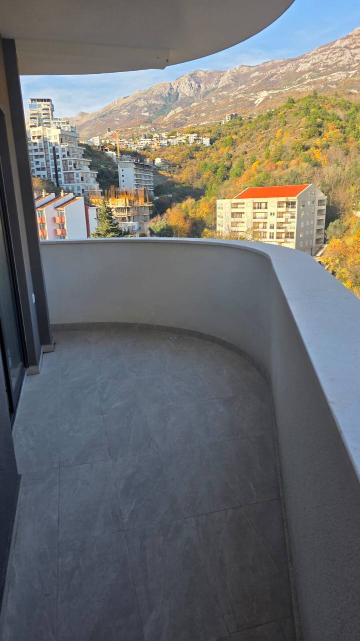 1 Bedroom Apartment in Twin Towers, Becici 4