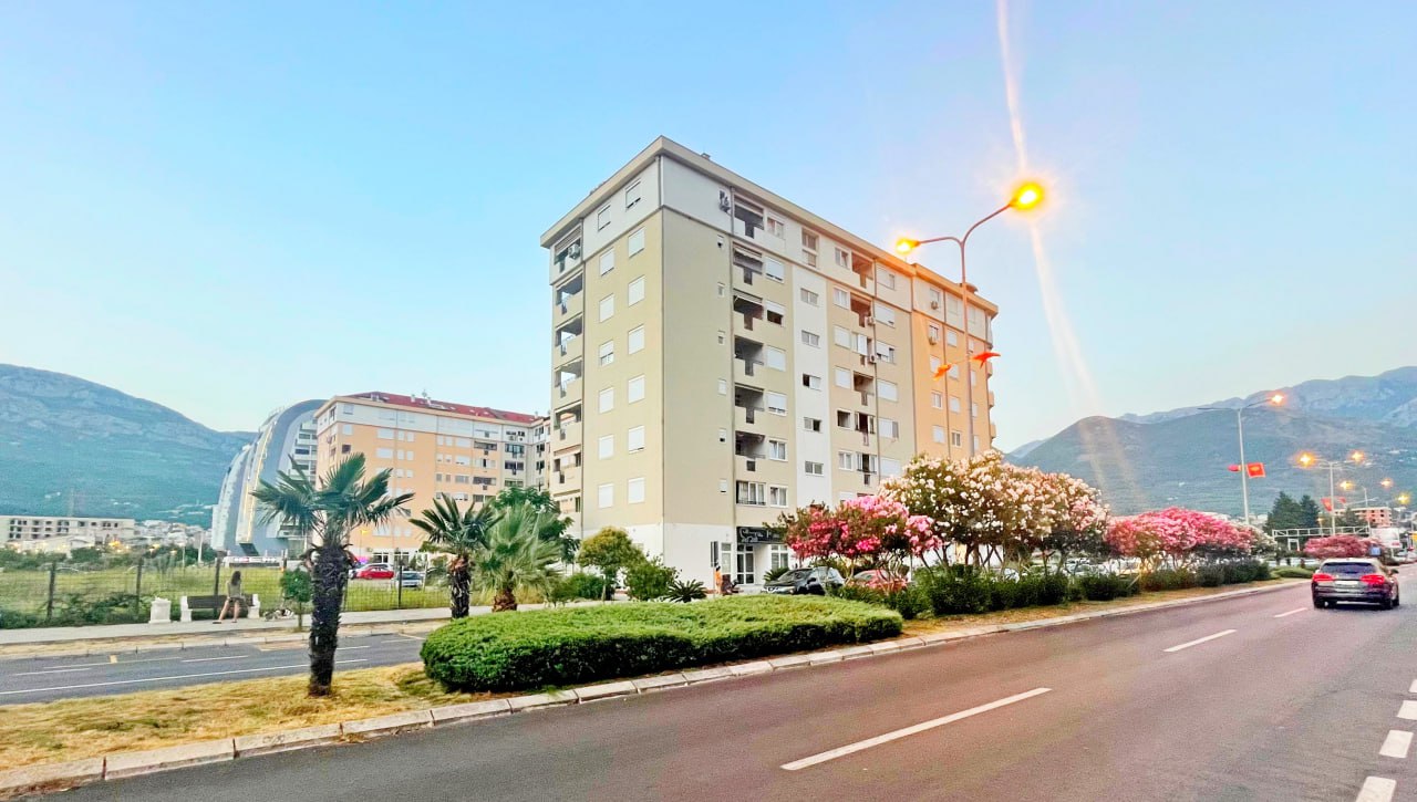 Cozy Studio Apartment in Bar City Center with Sea View
