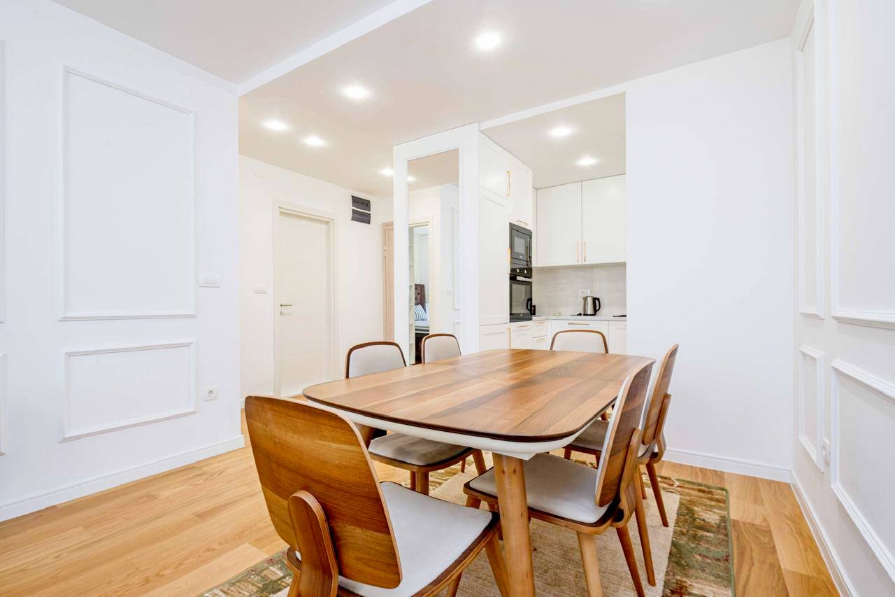 Luxury 1-Bedroom Apartment in the Center of Bar 5