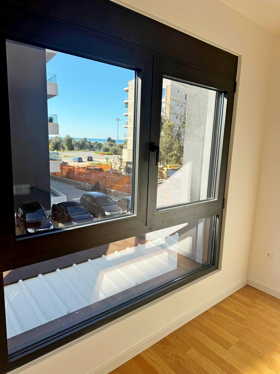 1-bedroom apartment with sea view in Novi Bar 2
