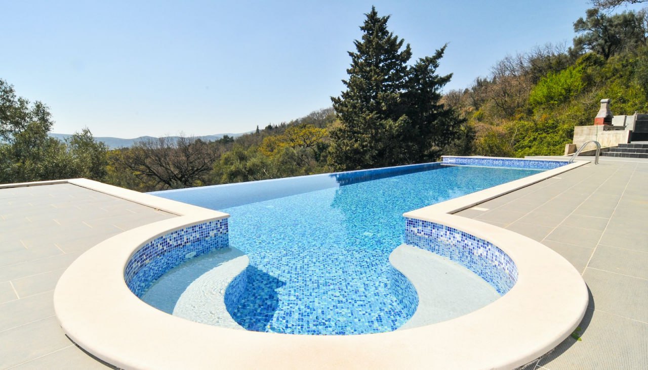 Villa with Panoramic Views and Pool in Tivat, Bogdasic 6