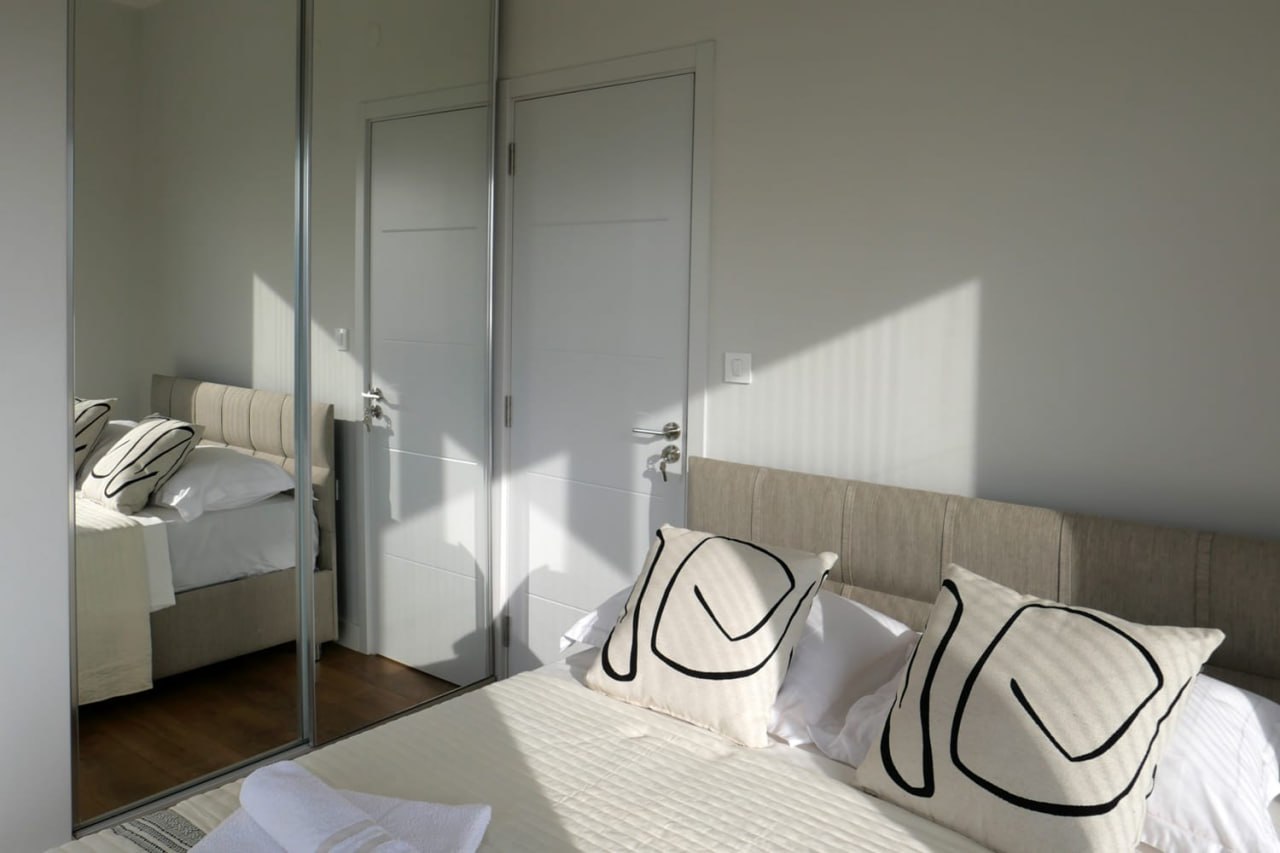 Apartment with Bay View in Kavac 5
