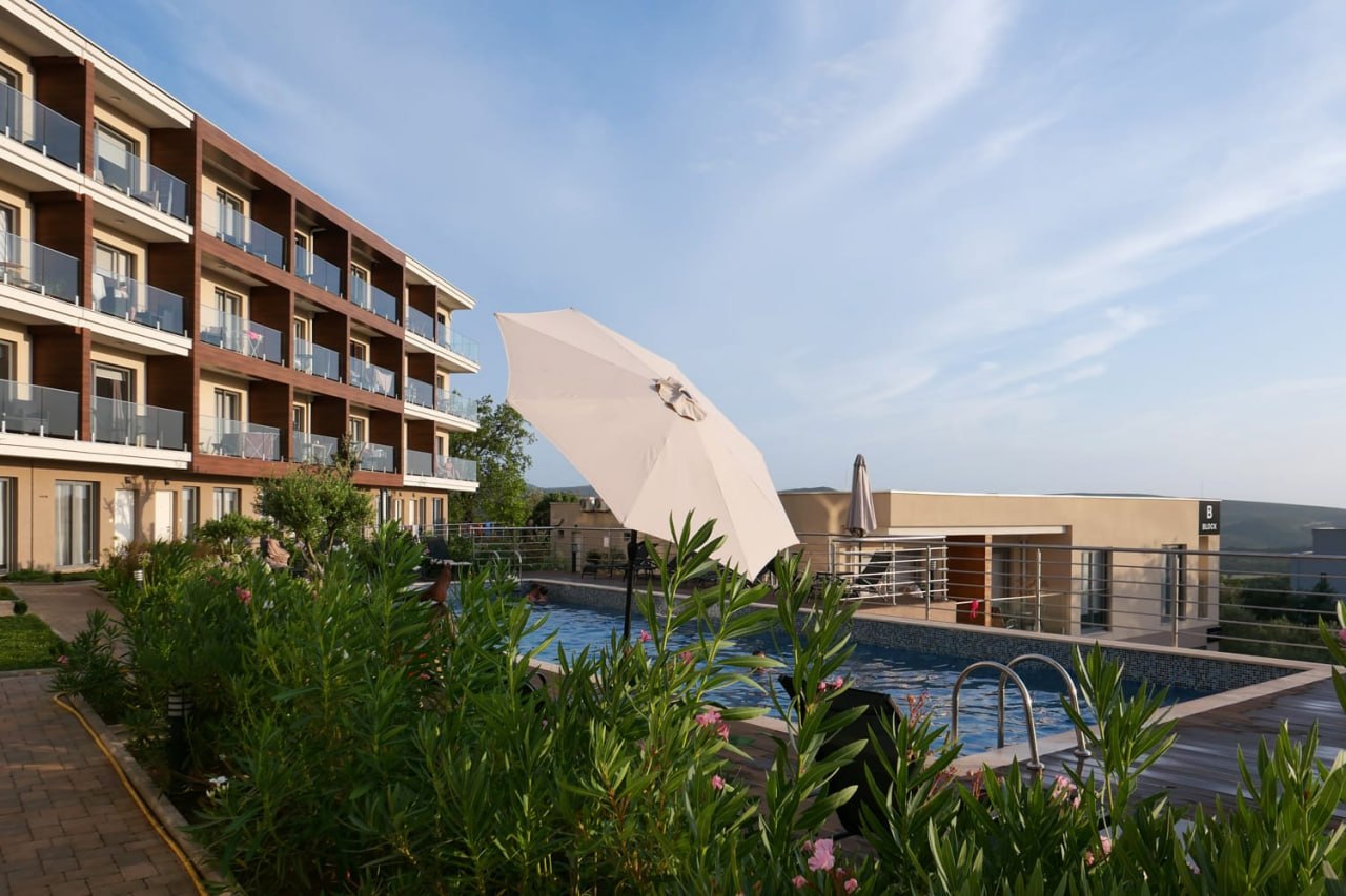 Apartment with Bay View in Kavac 10