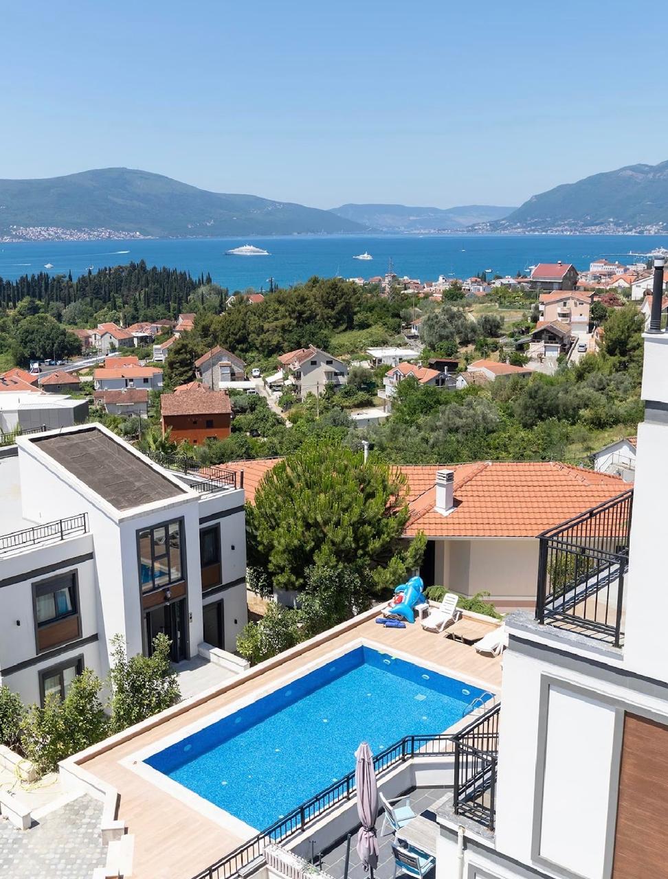 Tivat Kava Apartment with 2 Bedrooms and Sea View 2