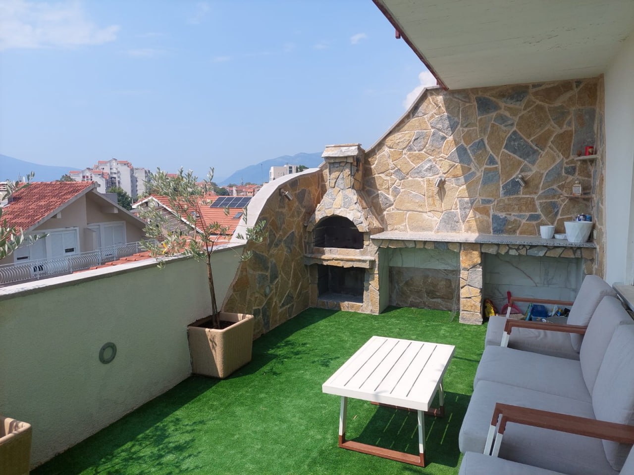 2BR Apartment near Musical School in Tivat