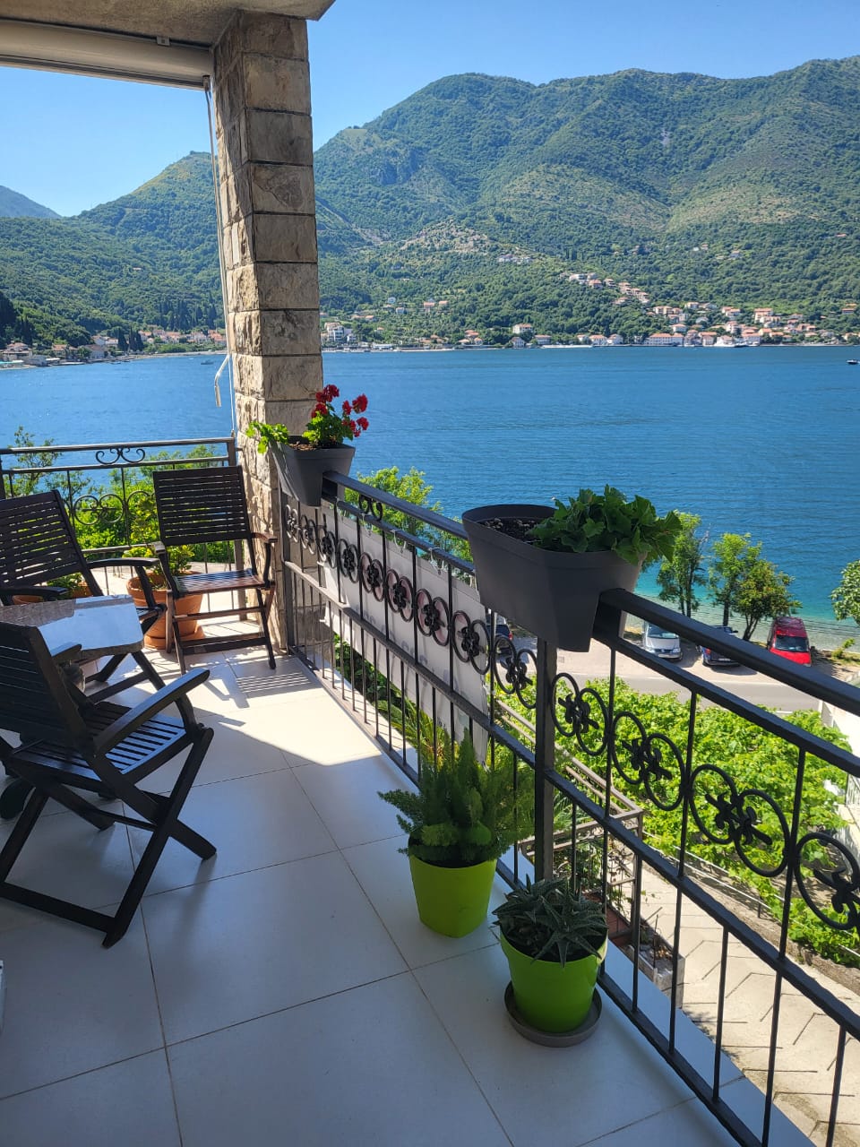 Townhouse in Tivat with Sauna and BBQ Area