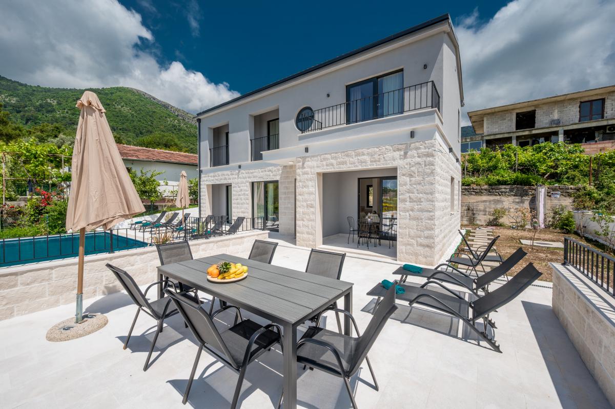Modern Villa with Stunning Views in Tivat 10