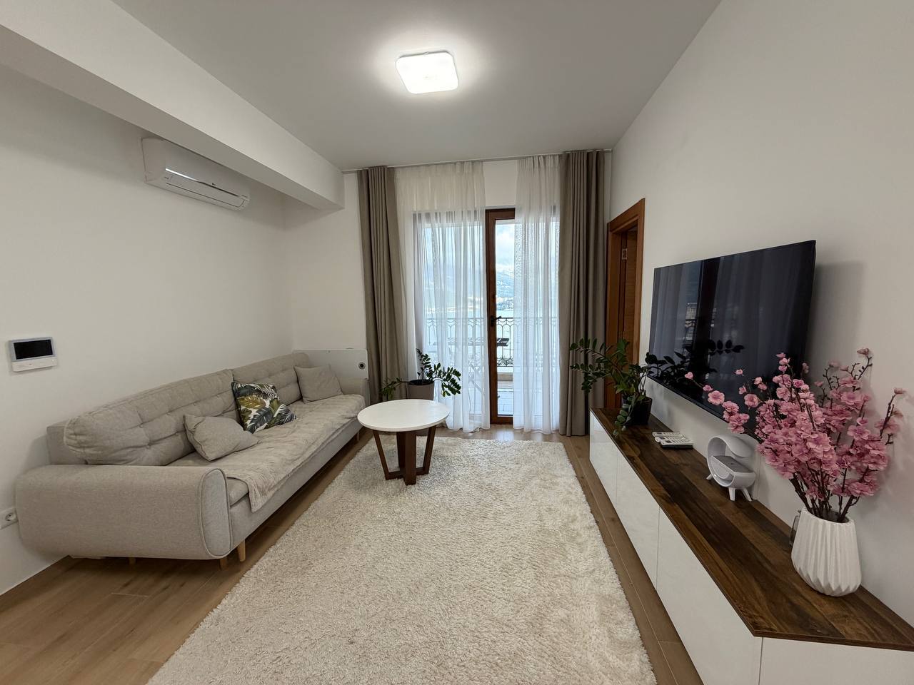 2 Bedroom Apartment with Sea View in Budva Center 2