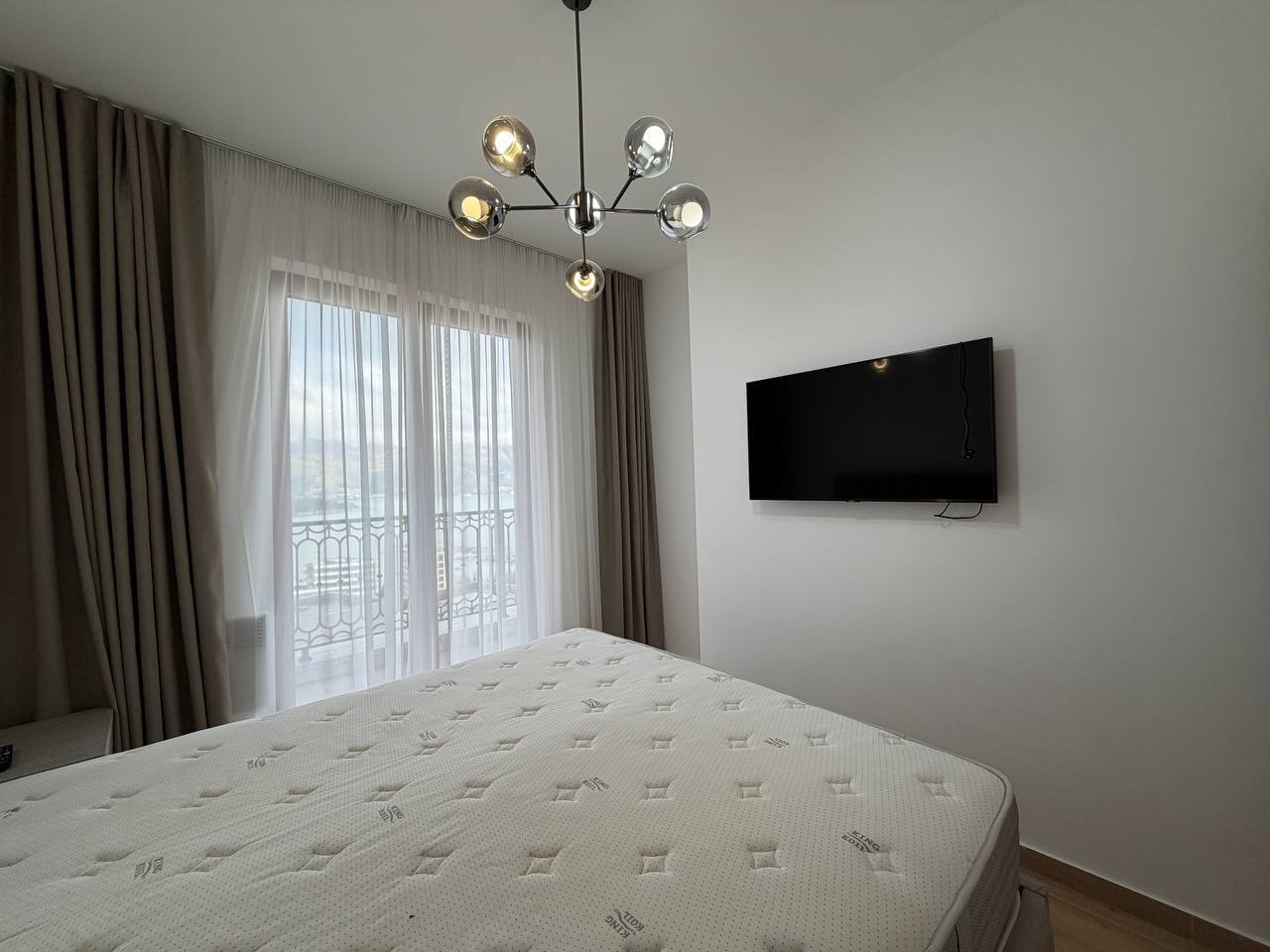 2 Bedroom Apartment with Sea View in Budva Center 8