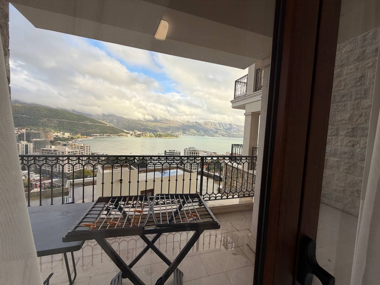 2 Bedroom Apartment with Sea View in Budva Center 9