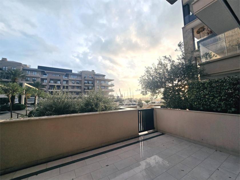 Exclusive apartment in Porto Montenegro with Regent Pool Club access 5