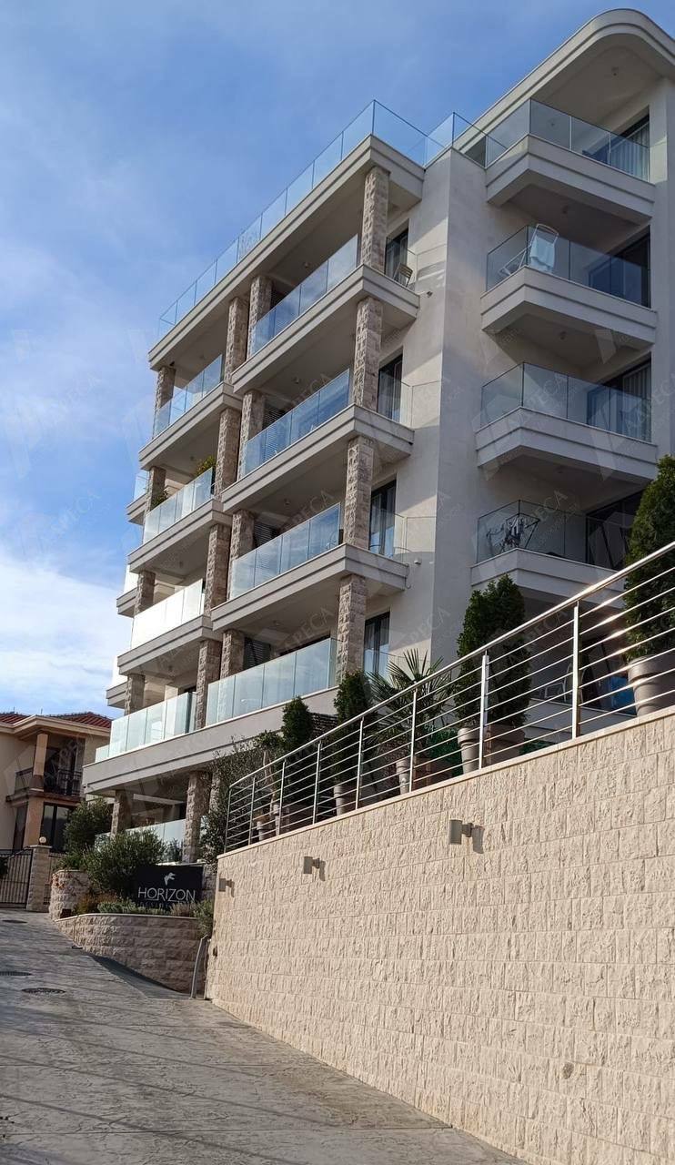 Cozy 1-Bedroom Apartment in Becici 6