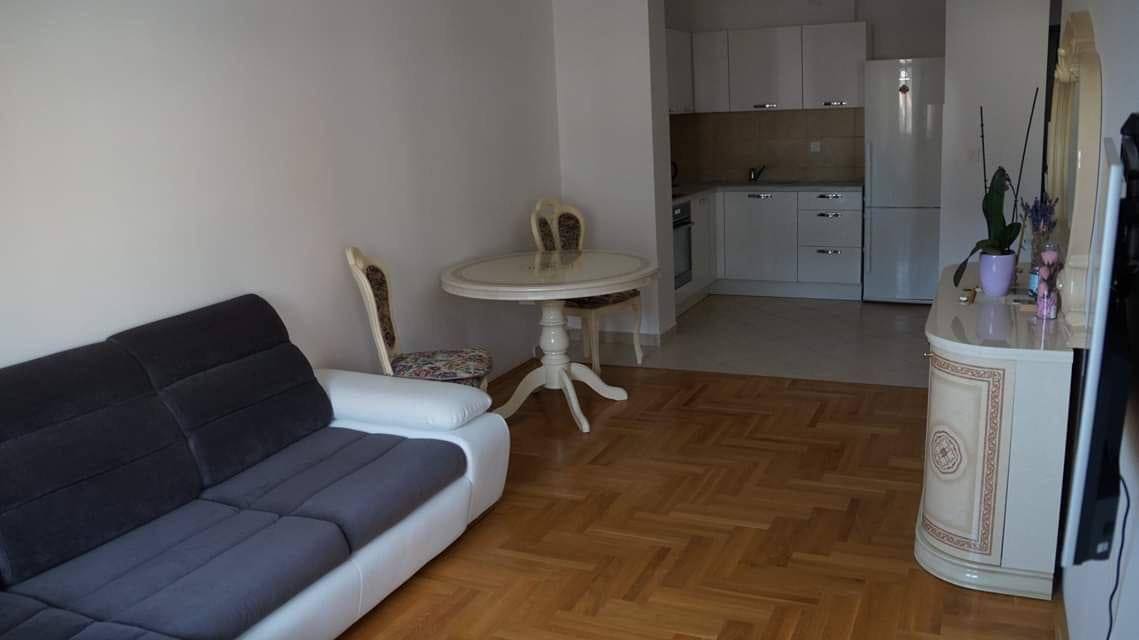 Apartment in Monrus, Budva 4