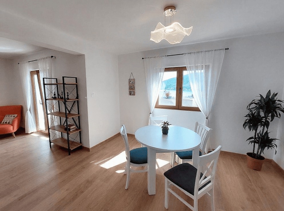 Bright Apartment with Sea View in Igalo 3