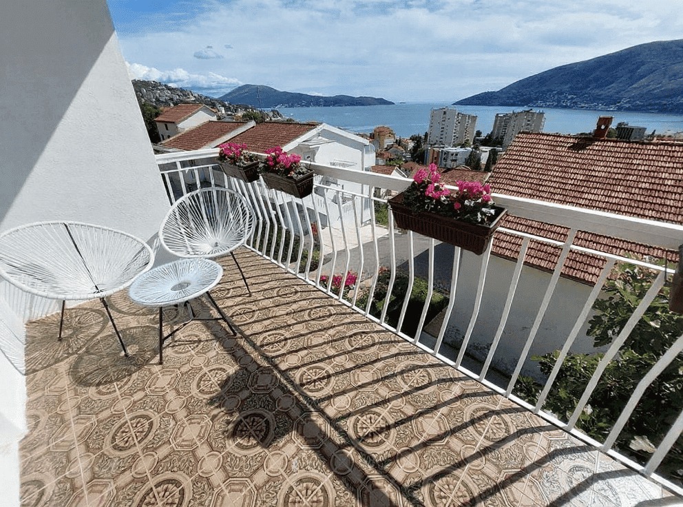 Bright Apartment with Sea View in Igalo 10