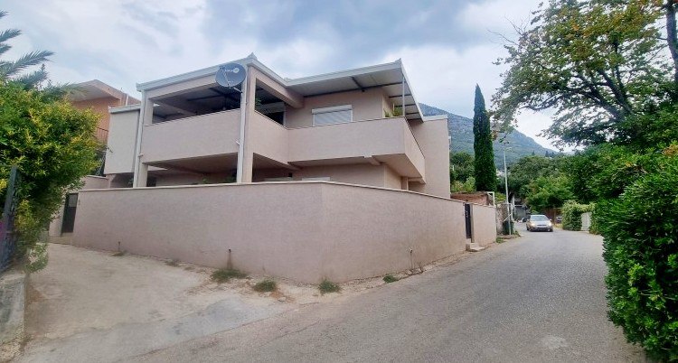 Comfortable House with Sea and Mountain Views in Shushan, Bar