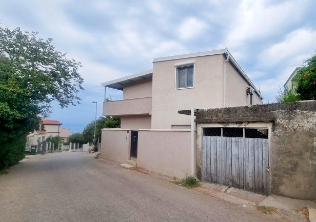 Comfortable House with Sea and Mountain Views in Shushan, Bar 2