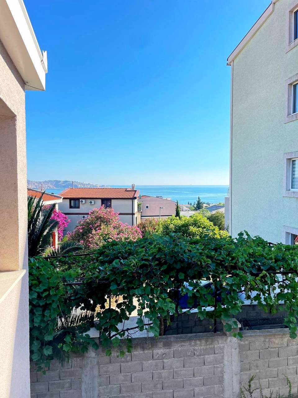 Comfortable House with Sea and Mountain Views in Shushan, Bar 3