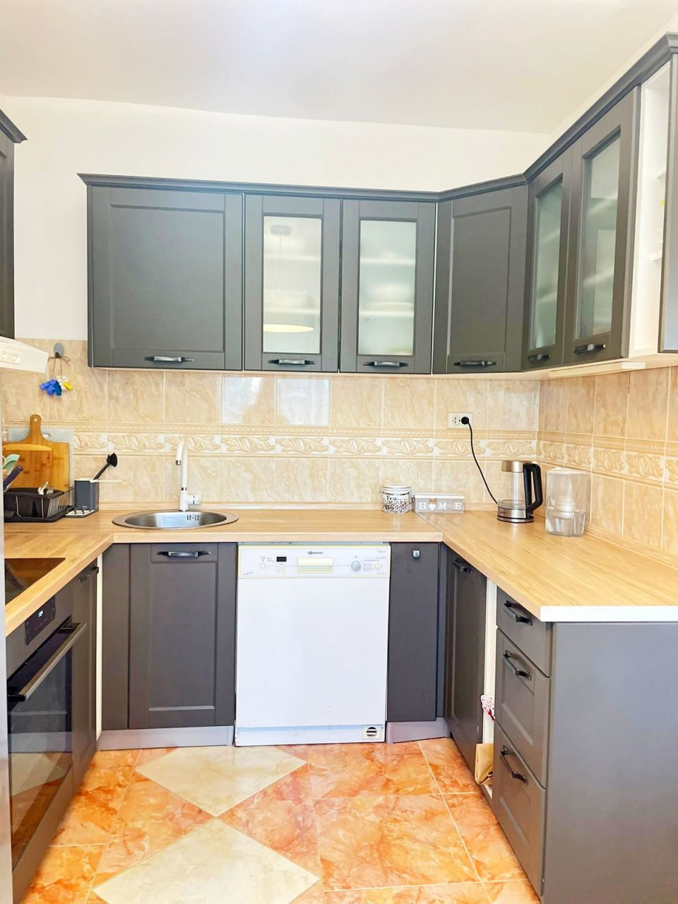 Comfortable House with Sea and Mountain Views in Shushan, Bar 8