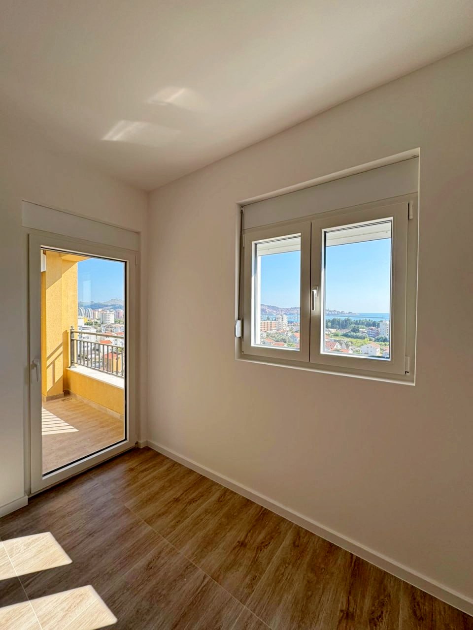 New Apartment with Sea View in Ilyino, Bar 2
