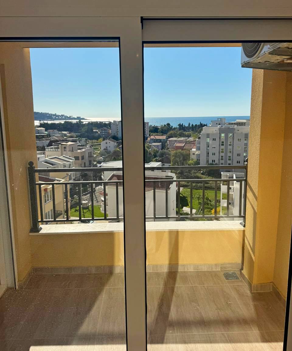 New Apartment with Sea View in Ilyino, Bar 3