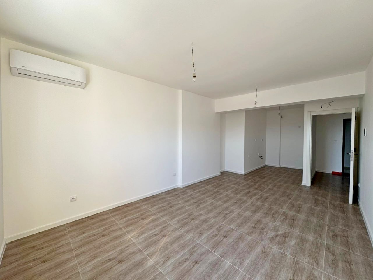New Apartment with Sea View in Ilyino, Bar 5