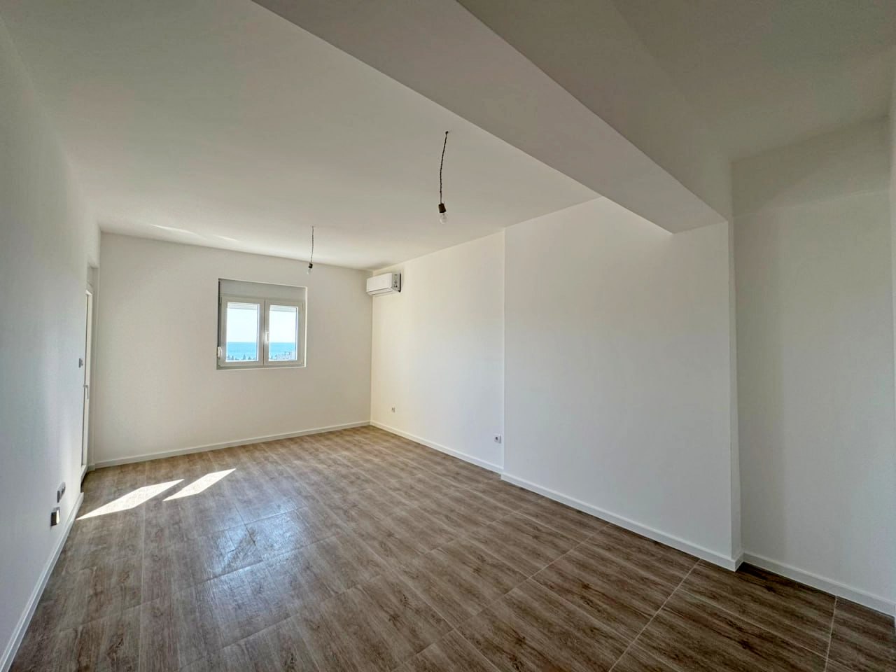 New Apartment with Sea View in Ilyino, Bar 6