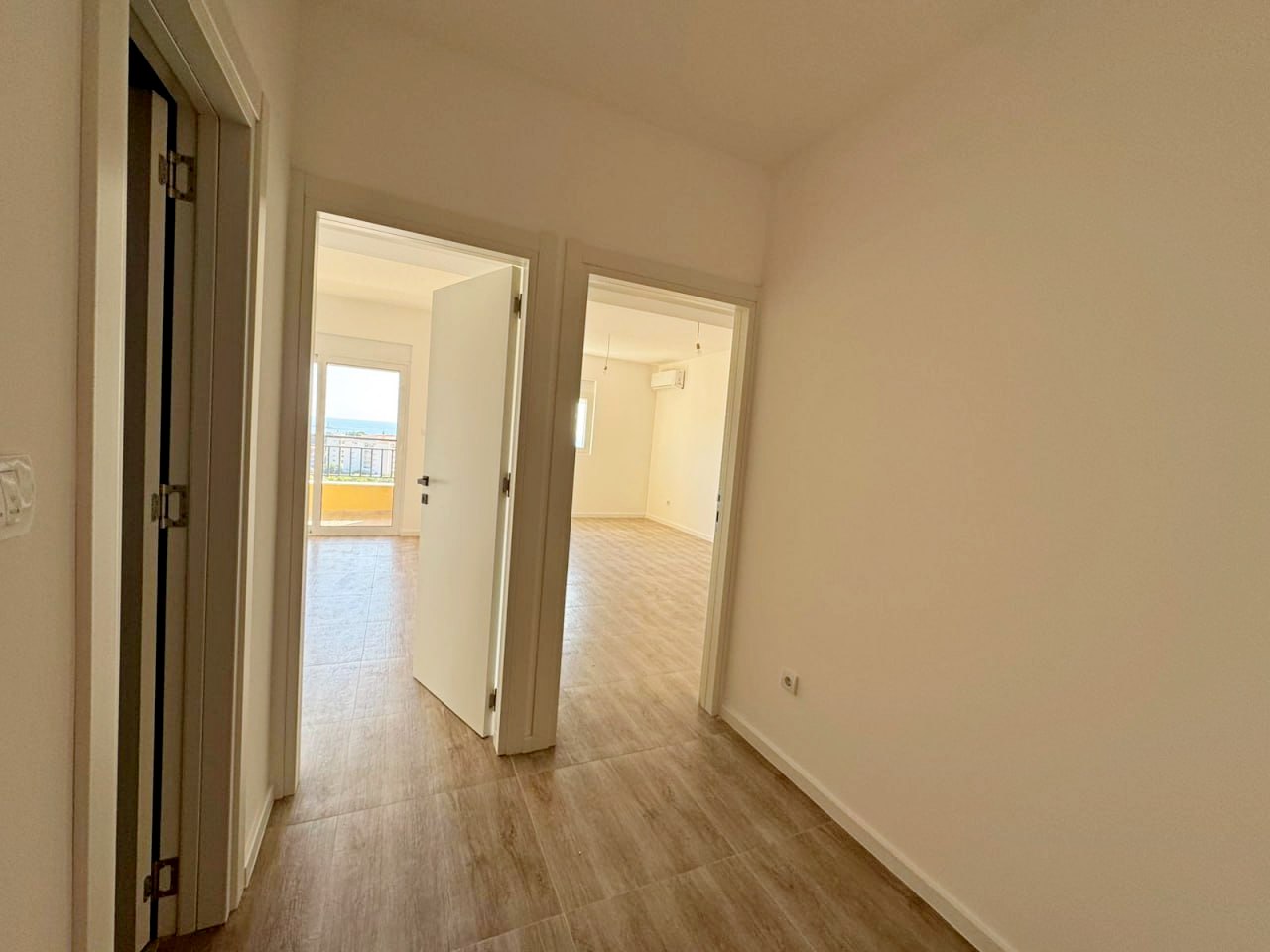 New Apartment with Sea View in Ilyino, Bar 8