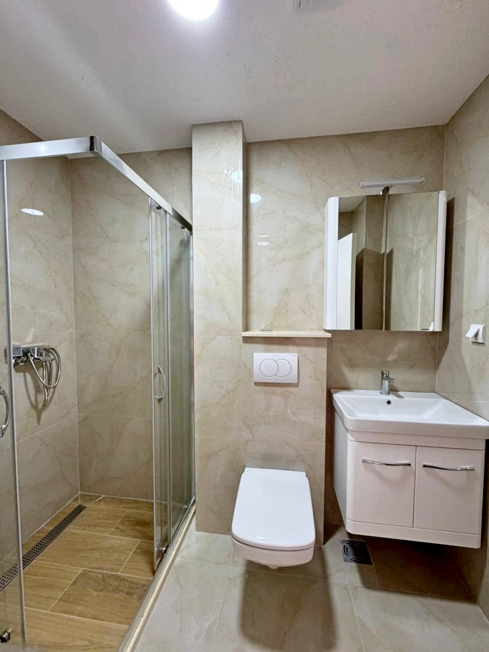 New Apartment with Sea View in Ilyino, Bar 10