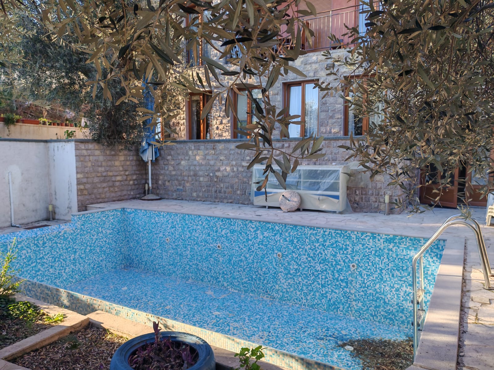 Apartment with Private Garden and Pool in Petrovac 3