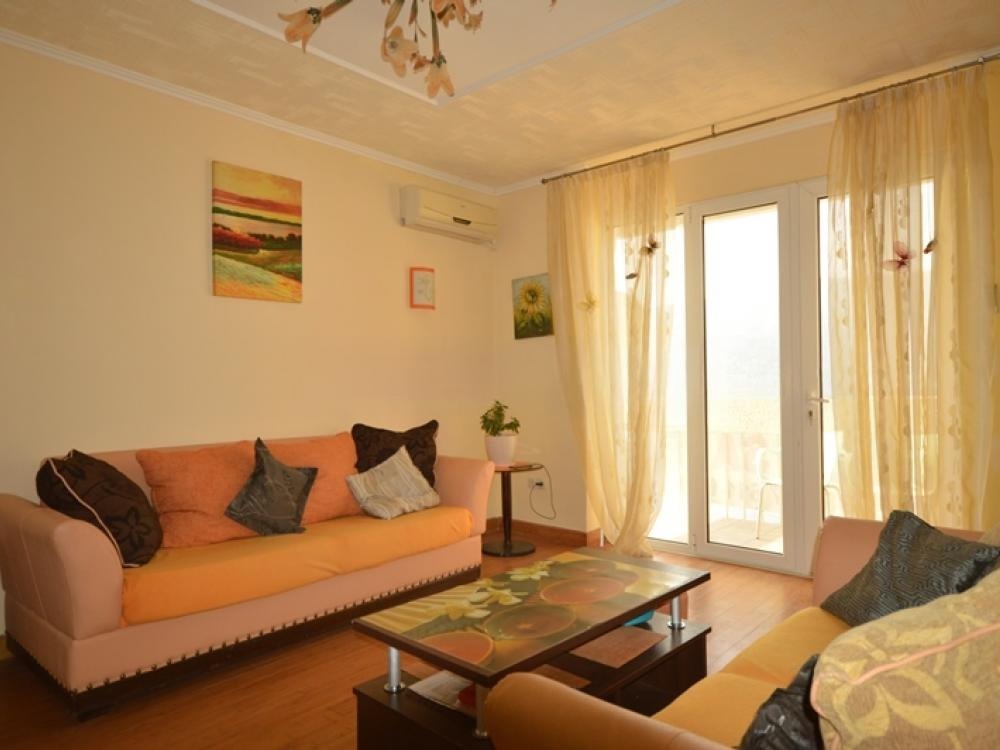Two-bedroom apartment with sea view in Herceg Novi 5