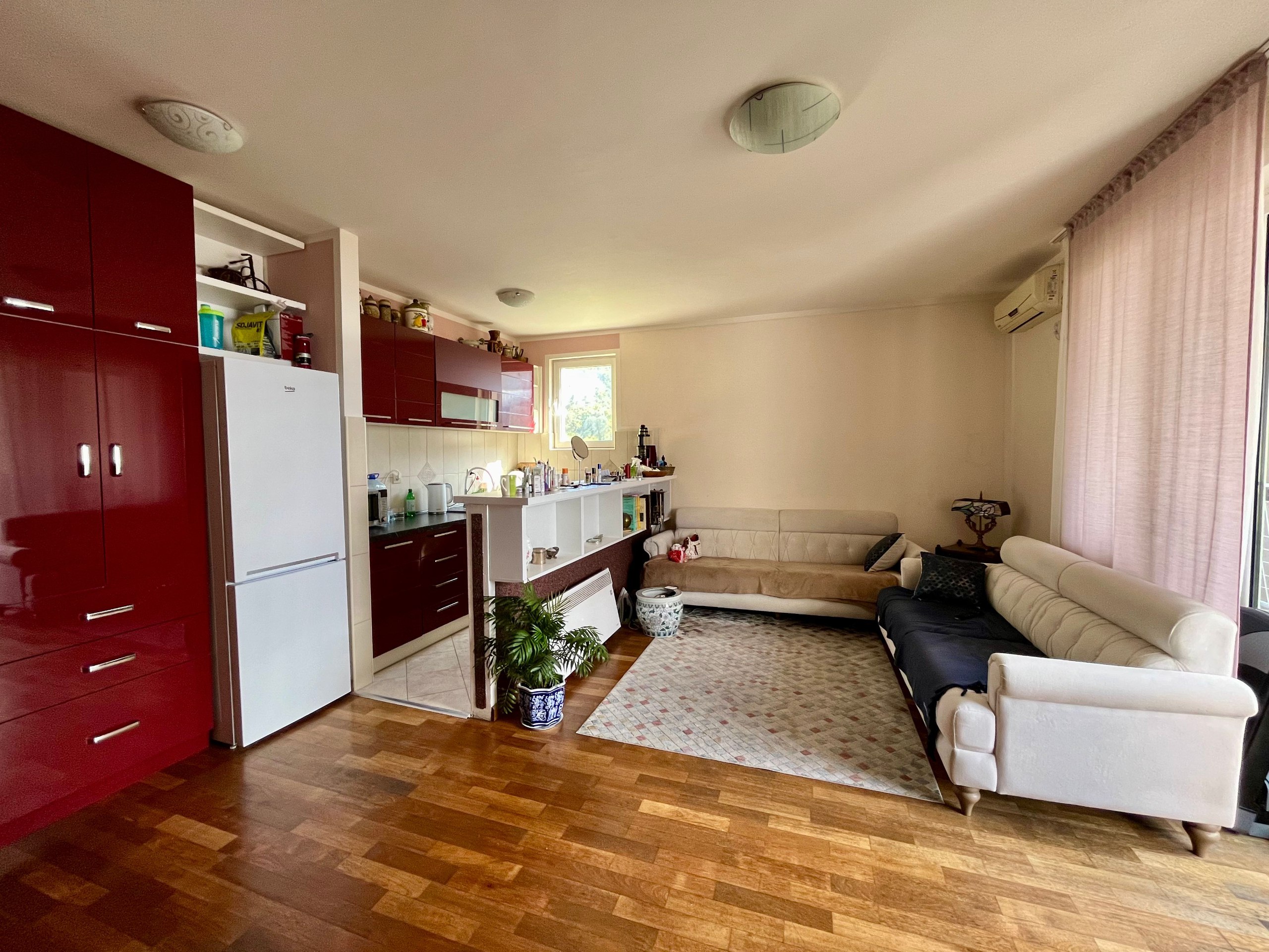 Spacious apartment with sea view in Petrovac