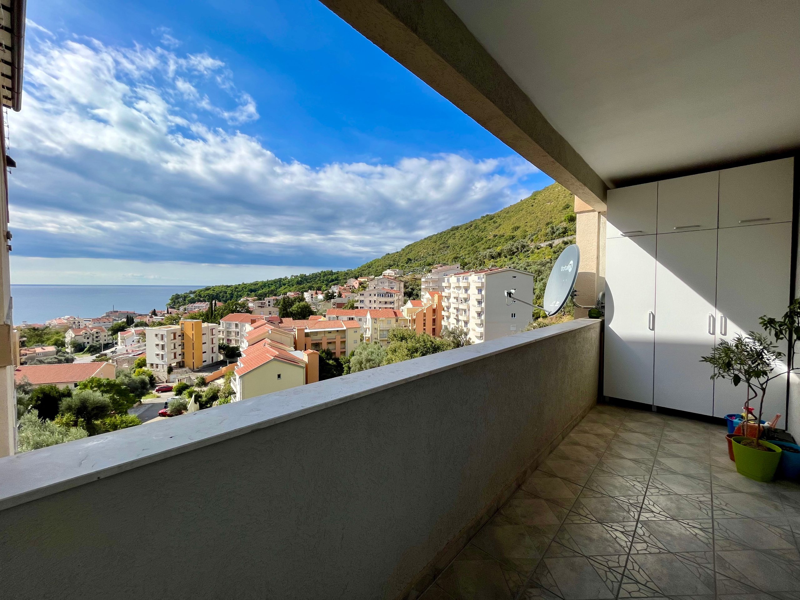 Spacious apartment with sea view in Petrovac 10