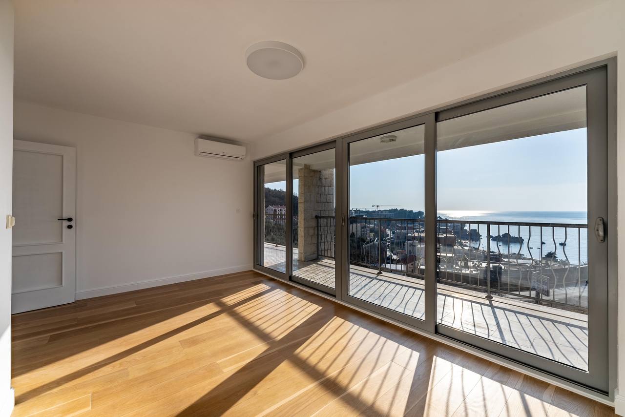 3 Bedroom Apartment with Panoramic Sea Views in Przno, Budva 5