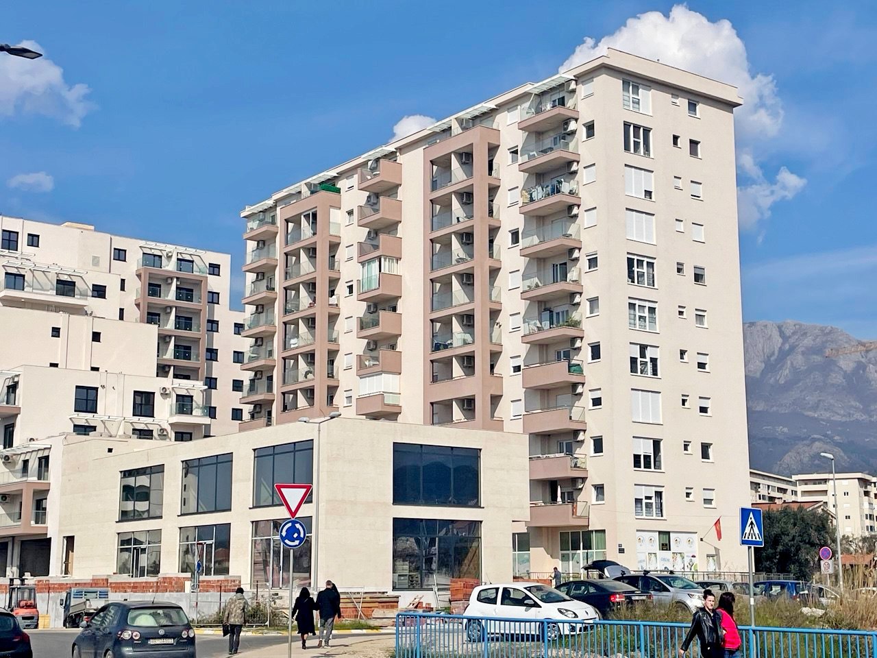 New Apartment with Sea View in Bar