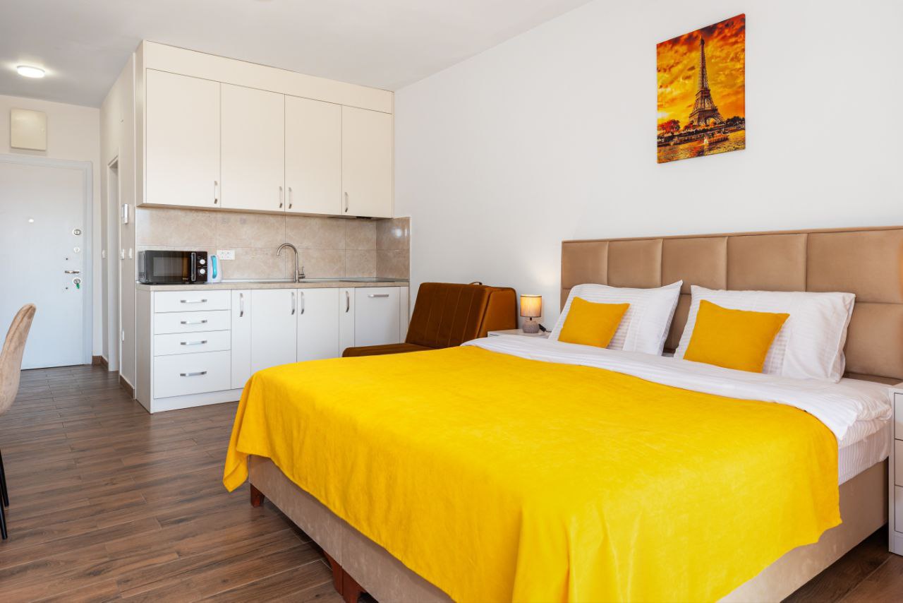 Stylish Studio Apartment in Central Bar 3