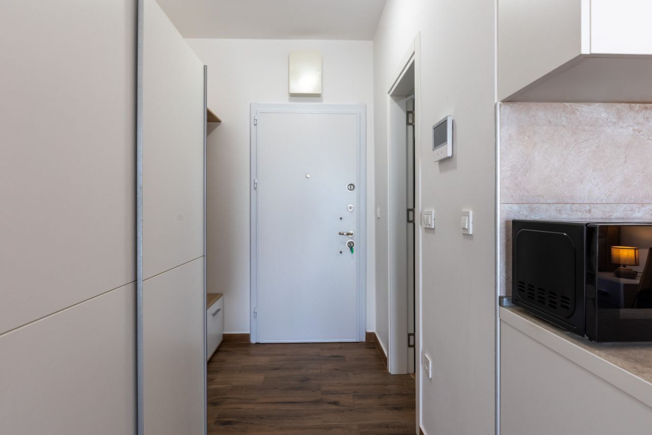 Stylish Studio Apartment in Central Bar 6